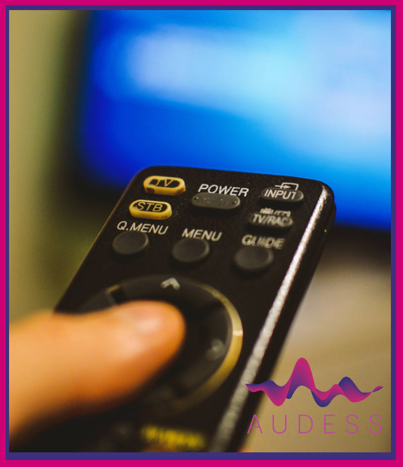 ¿Por qué escucho la televisión cada vez más alta?